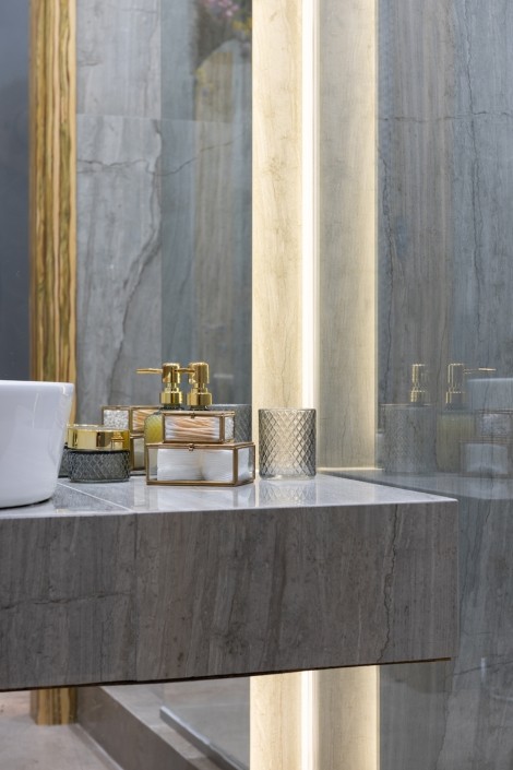 bathroom-grey-max-vakhtbovych-